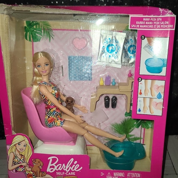 Barbie Mani-Pedi Spa Playset with Blonde Doll, Foot Spa & Accessories - Picture 4 of 4